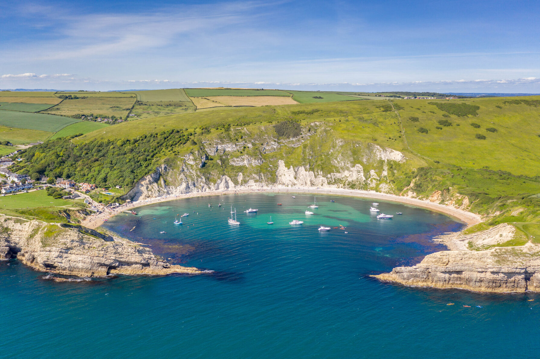 Lulworth Cove Beaches In Dorset West Dorset Leisure Holidays